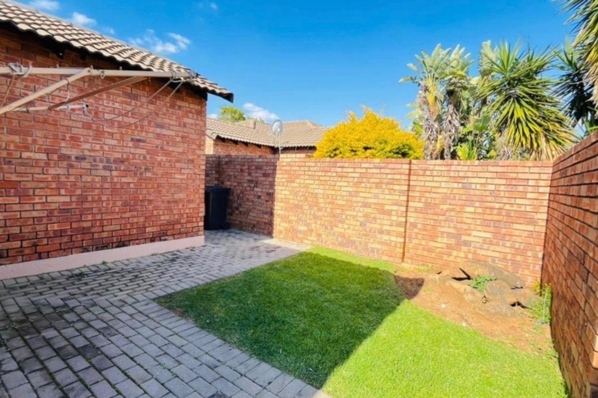 3Bed House For Sale in Heuwelsig Estate, Centurion - Photo 3
