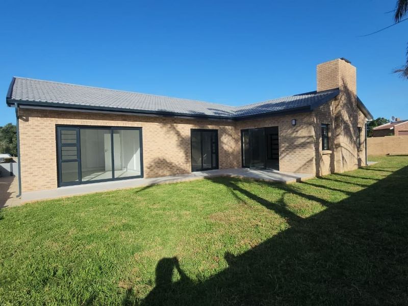 A Move-In-Ready Family Sanctuary You Don't Want to Miss - Photo 3