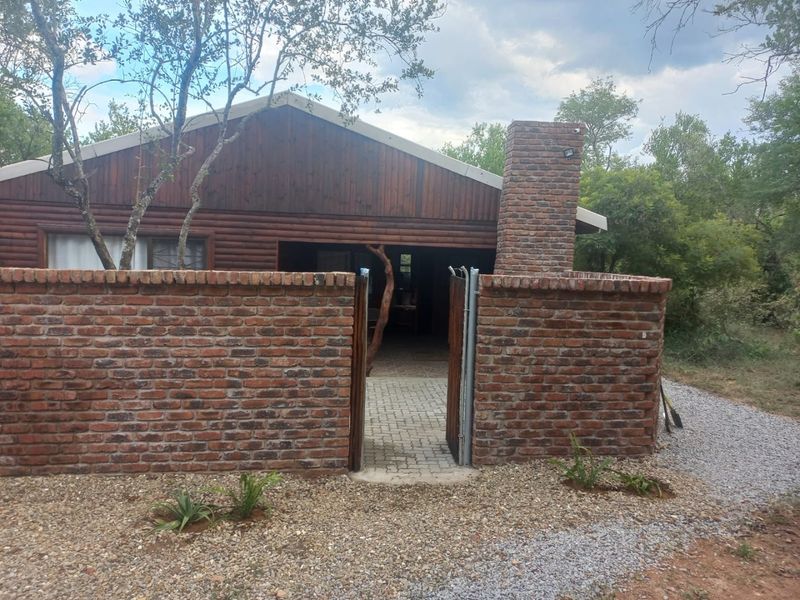 Charming 3-Bedroom Retreat, For Sale in Marloth Park - Ideal for First-Time Buyers and Investors! - Photo 2