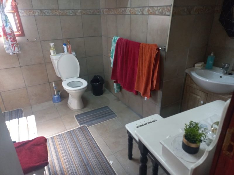 Charming 3-Bedroom Retreat, For Sale in Marloth Park - Ideal for First-Time Buyers and Investors! - Photo 6