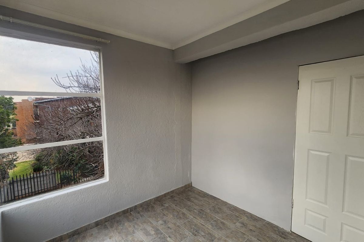 Newly Renovated 2-Bedroom Apartment to Let in Brakpan Central - Photo 2