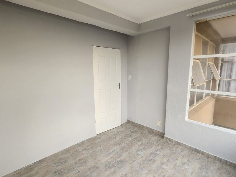 Newly Renovated 2-Bedroom Apartment to Let in Brakpan Central - Photo 3