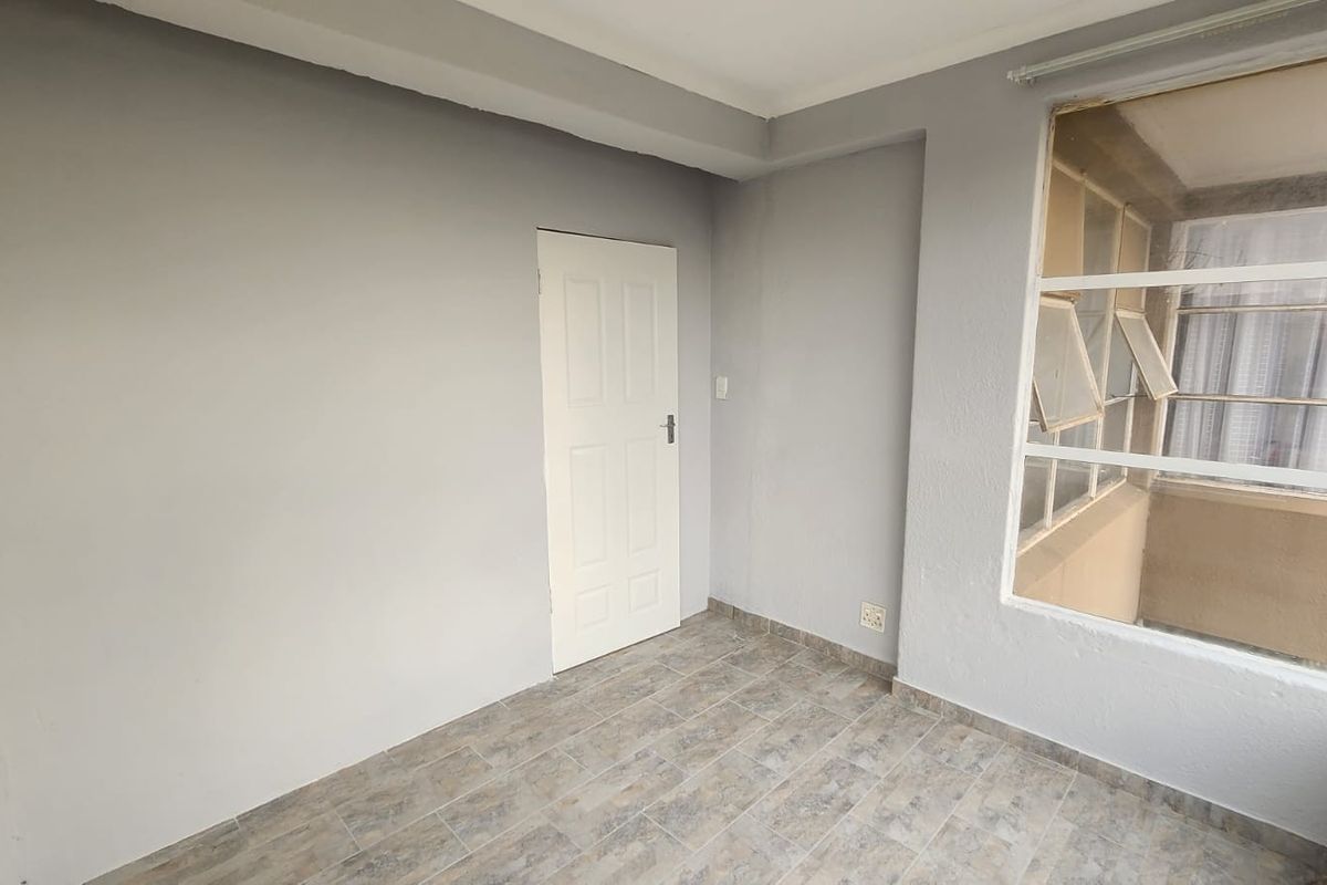 Newly Renovated 2-Bedroom Apartment to Let in Brakpan Central - Photo 3