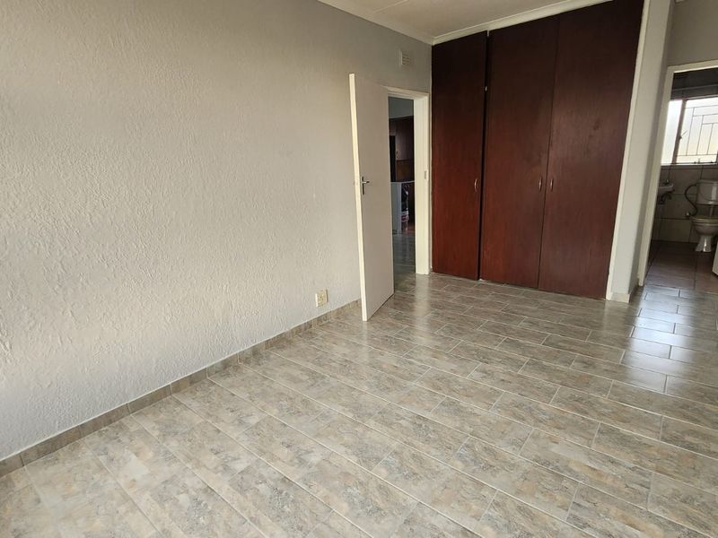 Newly Renovated 2-Bedroom Apartment to Let in Brakpan Central - Photo 8