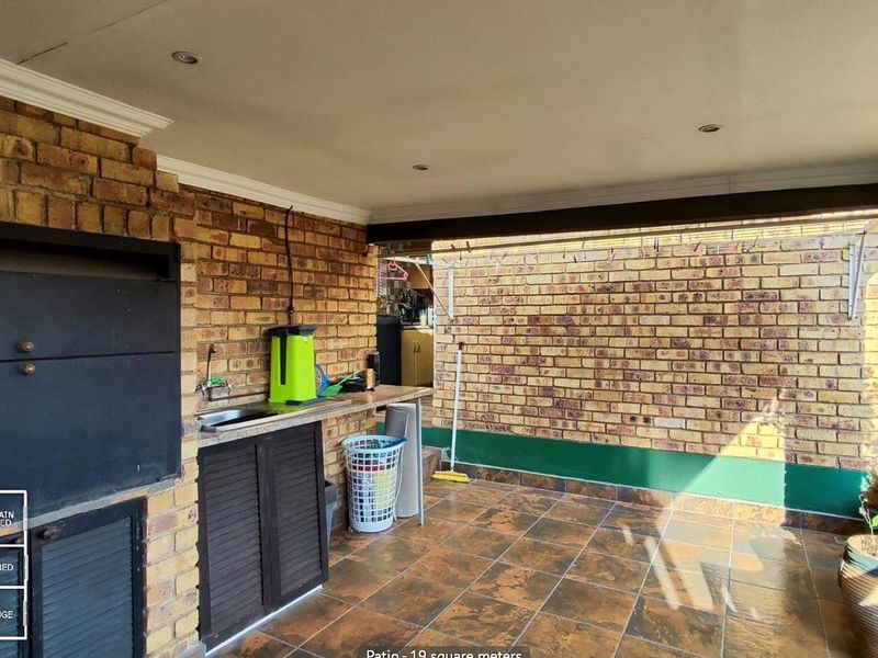 Townhouse For Sale in Kempton Park Ext 4, Kempton Park - Photo 1