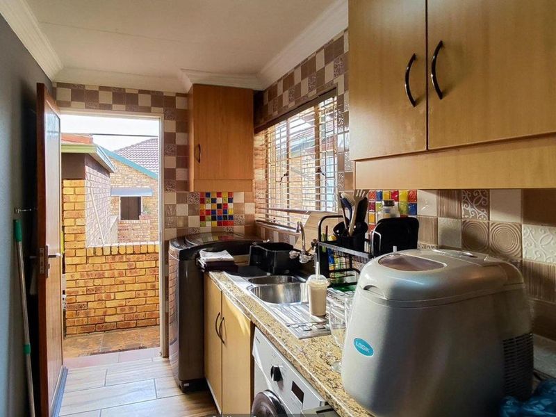 Townhouse For Sale in Kempton Park Ext 4, Kempton Park - Photo 7