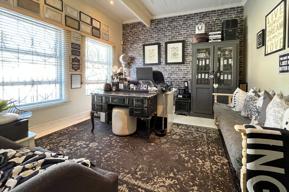 Spacious Double-Storey Family Home with Flatlet in Richmond Hill - Photo 4