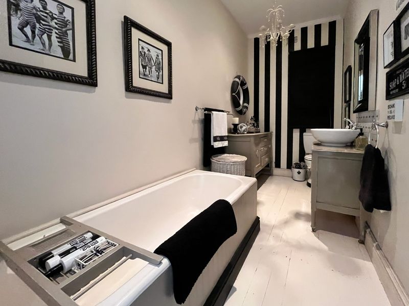 Spacious Double-Storey Family Home with Flatlet in Richmond Hill - Photo 7