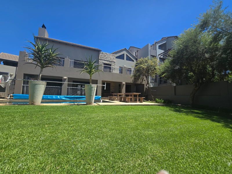 Apartment For Sale in Sunninghill, Sandton - Photo 1