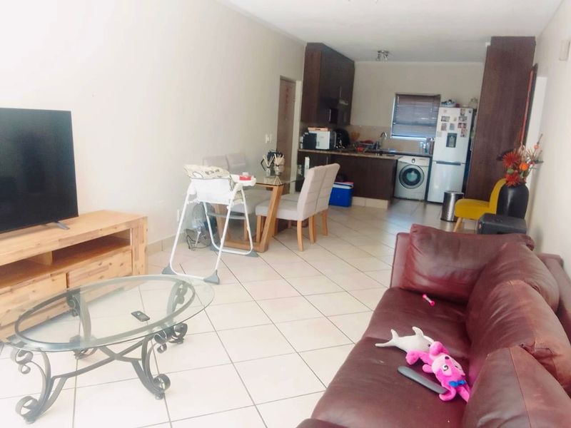 Apartment For Sale in Sunninghill, Sandton - Photo 2