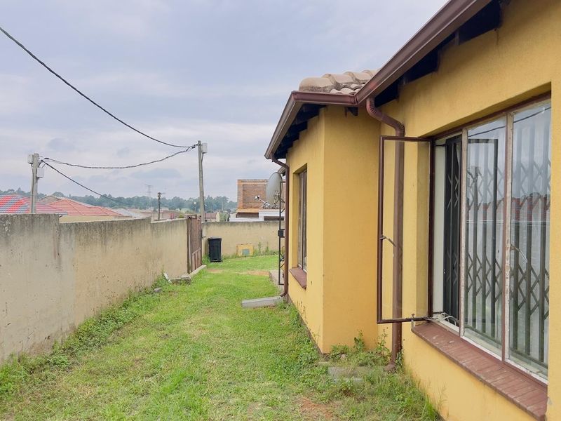 House For Sale in Riverlea, Johannesburg - Photo 7