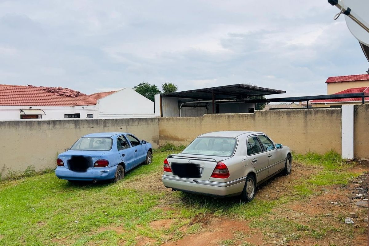 House For Sale in Riverlea, Johannesburg - Photo 4
