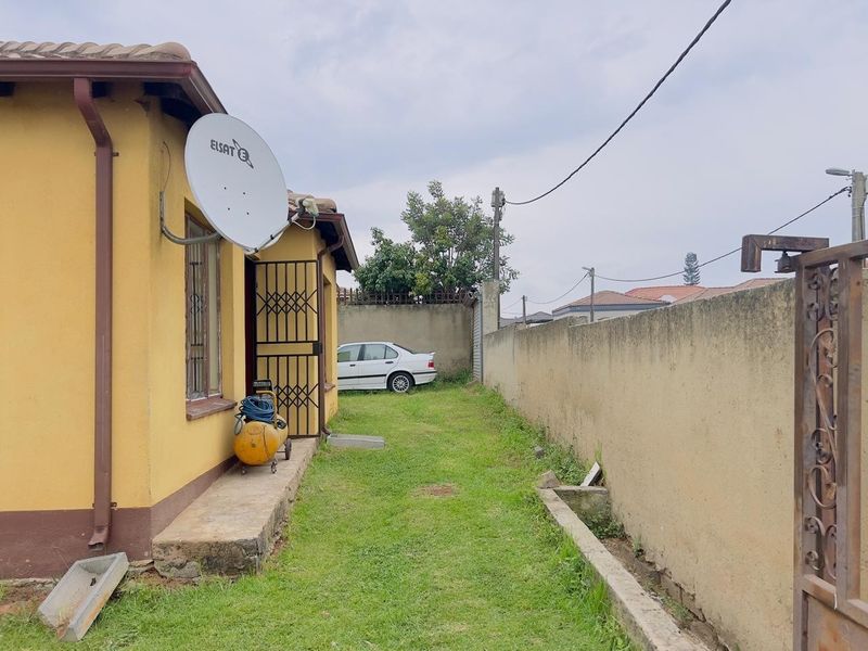 House For Sale in Riverlea, Johannesburg - Photo 5