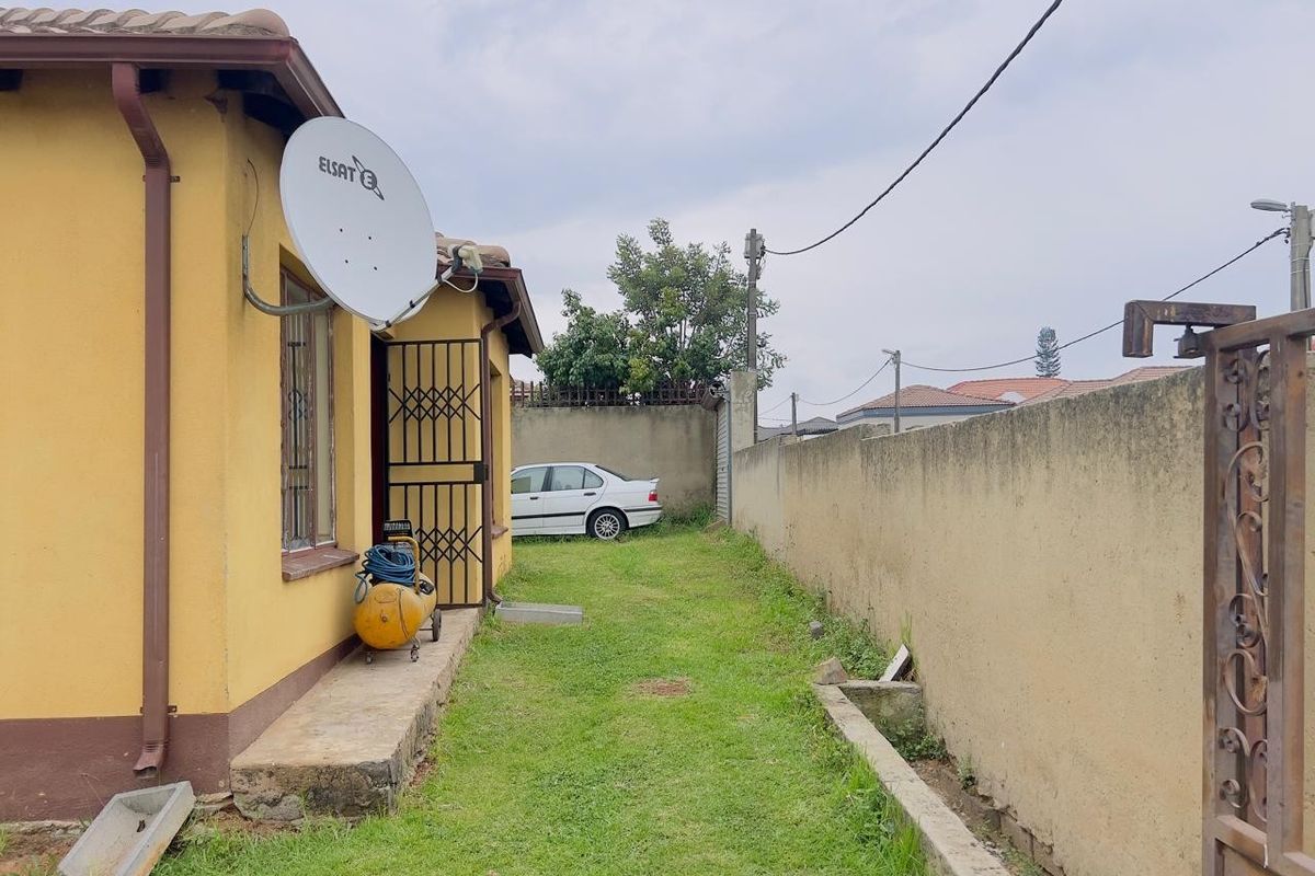 House For Sale in Riverlea, Johannesburg - Photo 5