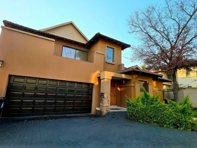Cluster For Sale in Strubensvallei, Roodepoort - Photo 1