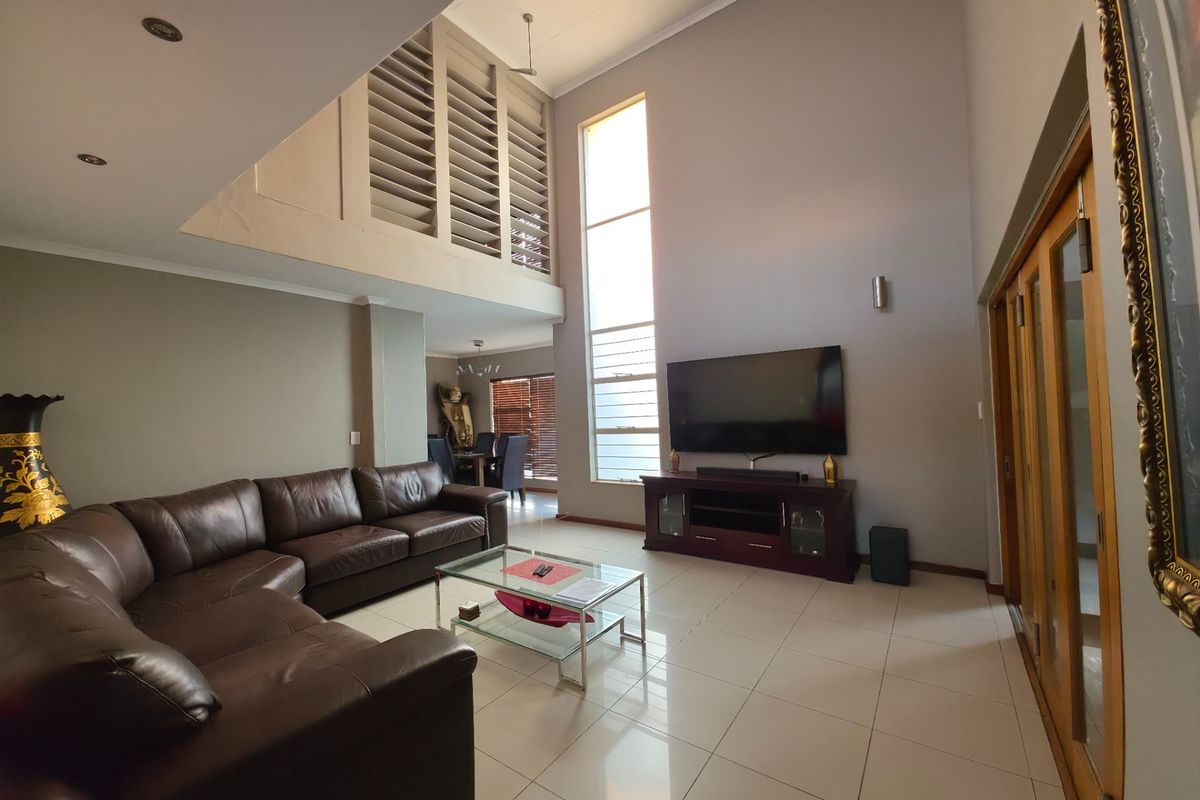 Cluster For Sale in Strubensvallei, Roodepoort - Photo 2