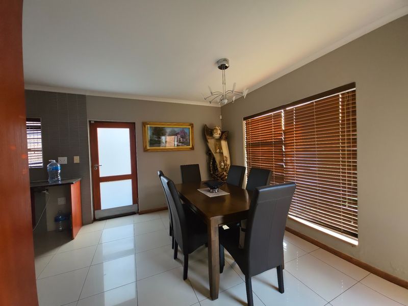 Cluster For Sale in Strubensvallei, Roodepoort - Photo 4