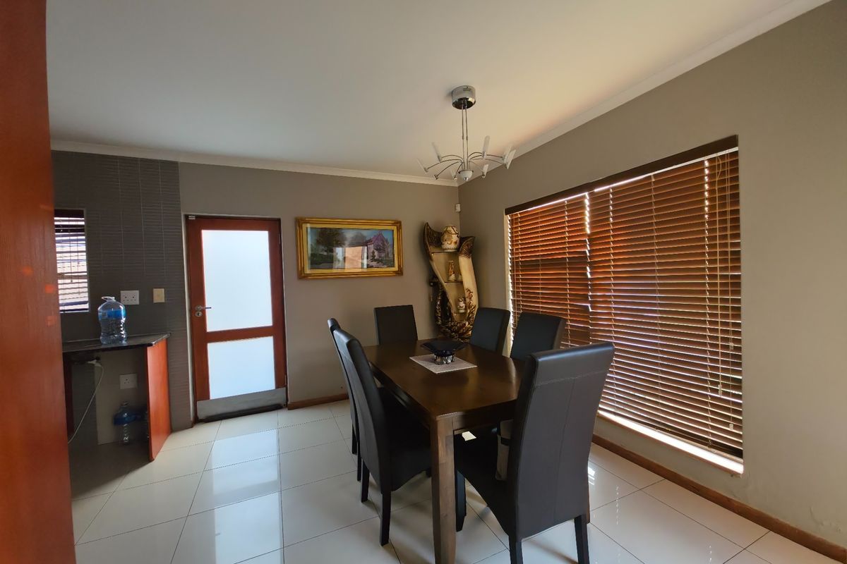 Cluster For Sale in Strubensvallei, Roodepoort - Photo 4