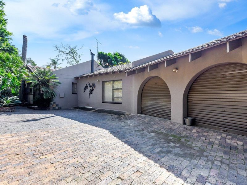 House For Sale in Bloubosrand, Randburg - Photo 2