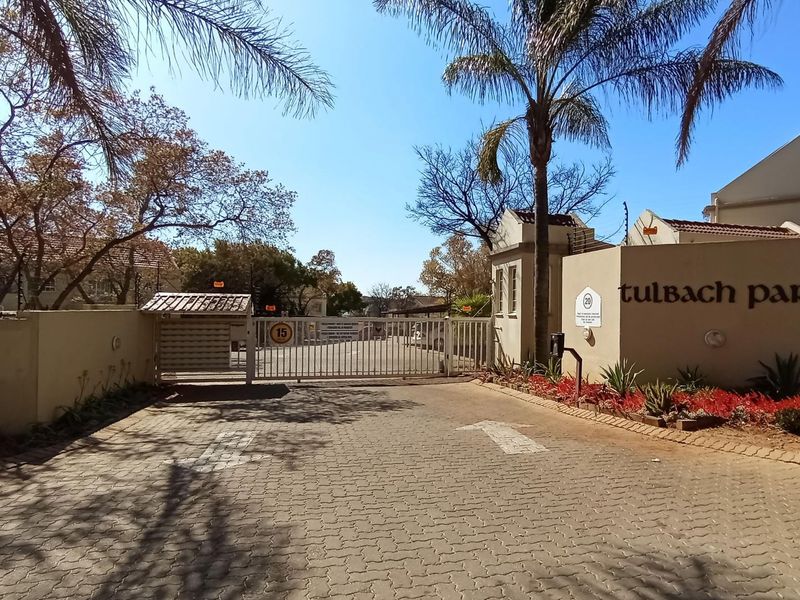 Stylish 2-Bedroom Townhouse for Sale in Faerie Glen, Pretoria East - Photo 1