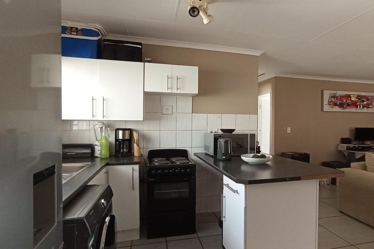 Stylish 2-Bedroom Townhouse for Sale in Faerie Glen, Pretoria East - Photo 3
