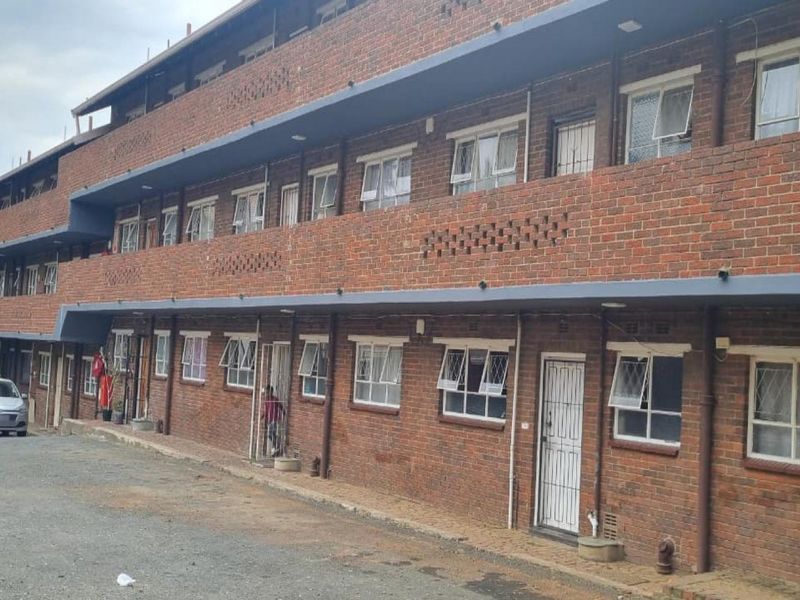 Apartment For Sale in Croydon, Kempton Park - Photo 1
