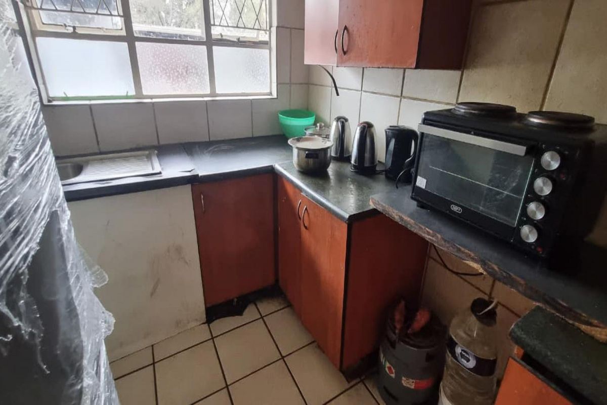 Apartment For Sale in Croydon, Kempton Park - Photo 2