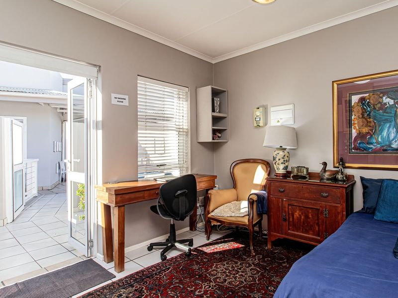 Apartment For Sale in Knysna Central, Knysna - Photo 2