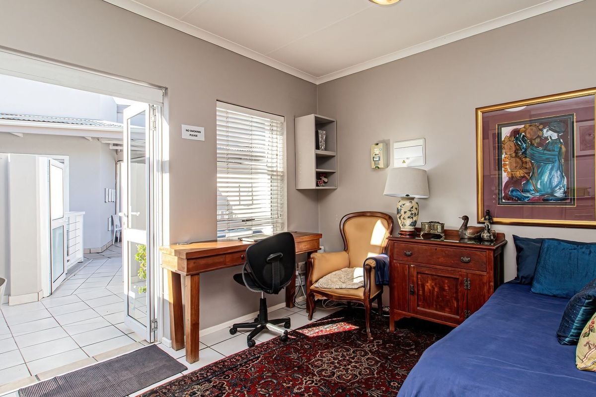 Apartment For Sale in Knysna Central, Knysna - Photo 2
