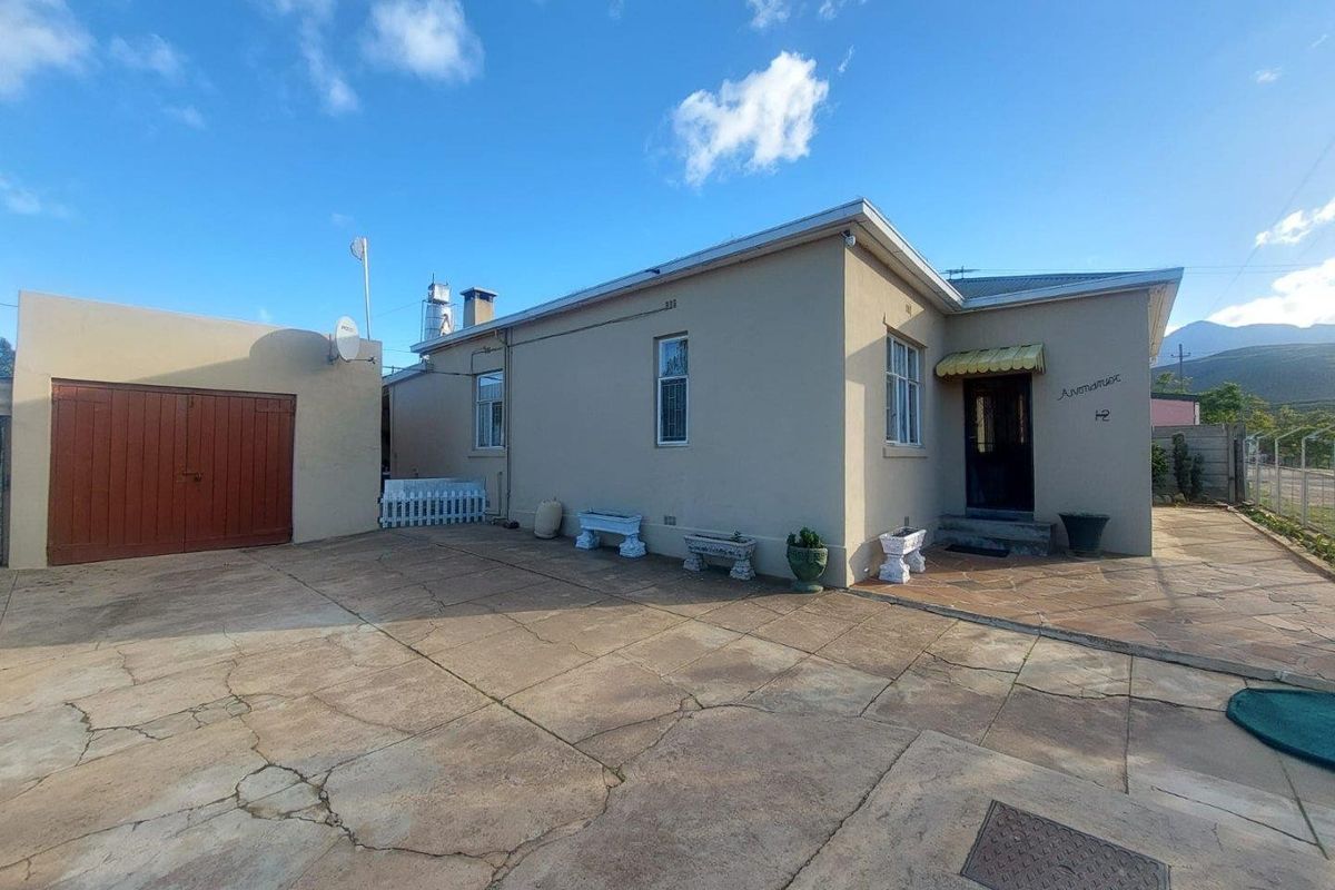 House For Sale in Ladismith - Photo 2