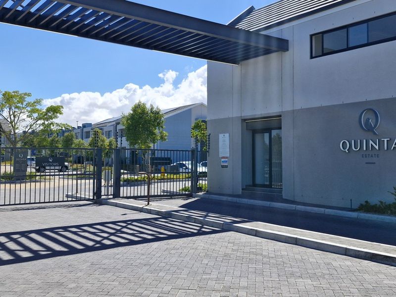 Pet-Friendly Modern 2-Bedroom Apartment in Exclusive Quinta Estate, Burgundy Estate - Photo 1