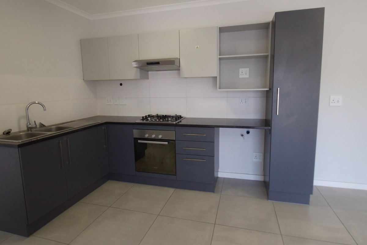 Pet-Friendly Modern 2-Bedroom Apartment in Exclusive Quinta Estate, Burgundy Estate - Photo 4