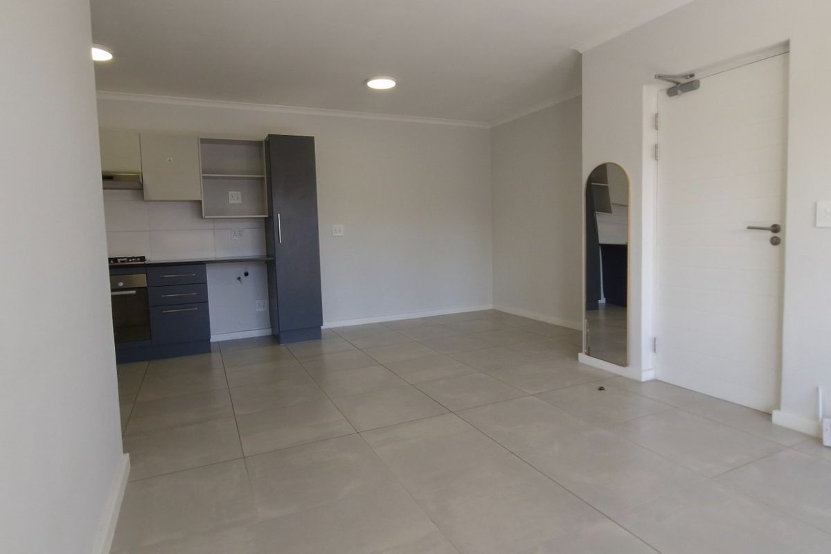 Pet-Friendly Modern 2-Bedroom Apartment in Exclusive Quinta Estate, Burgundy Estate - Photo 2