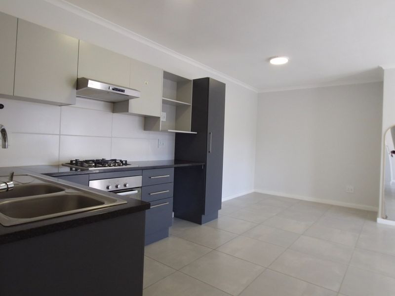 Pet-Friendly Modern 2-Bedroom Apartment in Exclusive Quinta Estate, Burgundy Estate - Photo 6