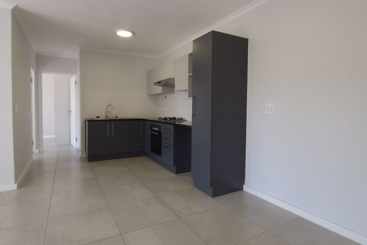 Pet-Friendly Modern 2-Bedroom Apartment in Exclusive Quinta Estate, Burgundy Estate - Photo 5