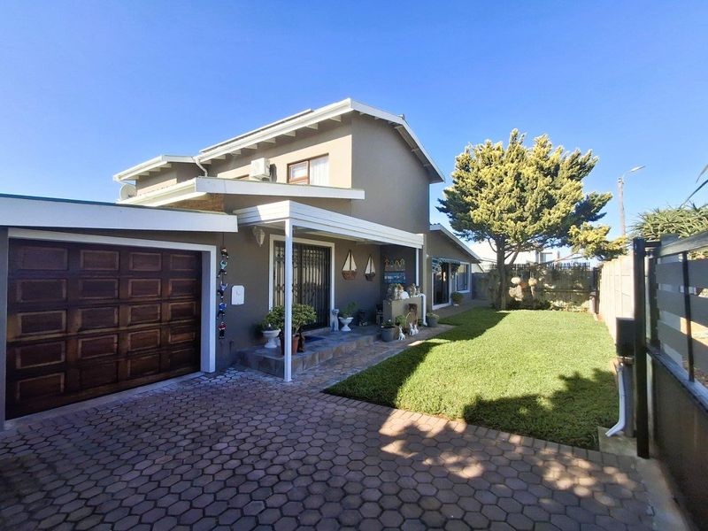 House For Sale in Stilbaai Wes, Stilbaai - Photo 1