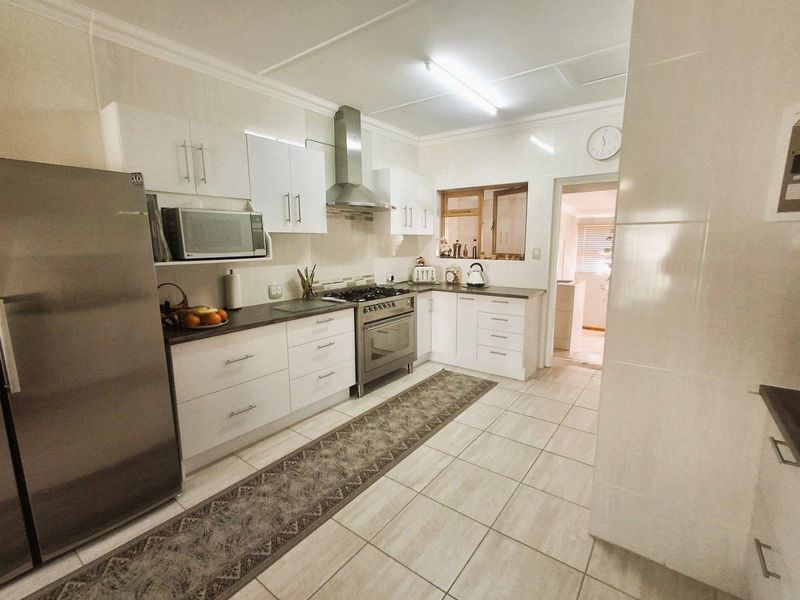 House For Sale in Stilbaai Wes, Stilbaai - Photo 2
