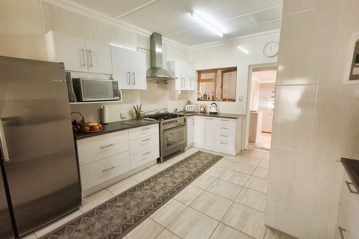 House For Sale in Stilbaai Wes, Stilbaai - Photo 2