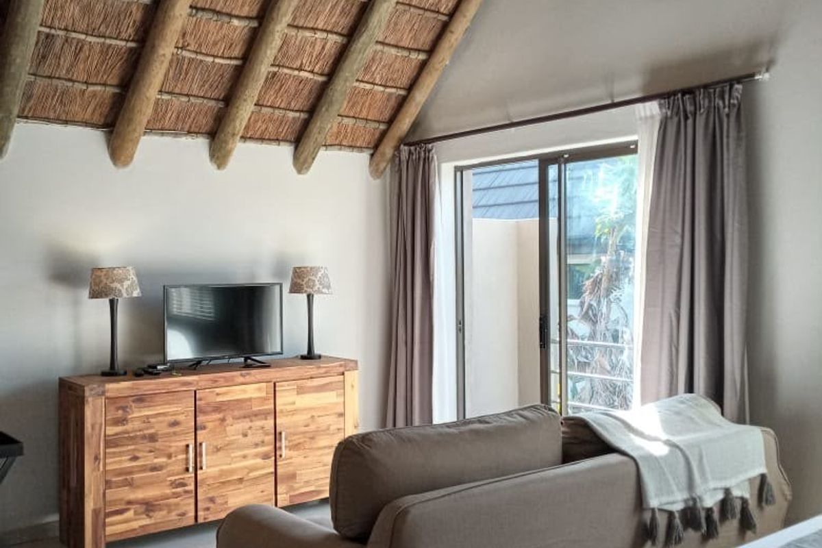 Fully Furnished Studio Apartment to Rent - West Beach - Photo 2
