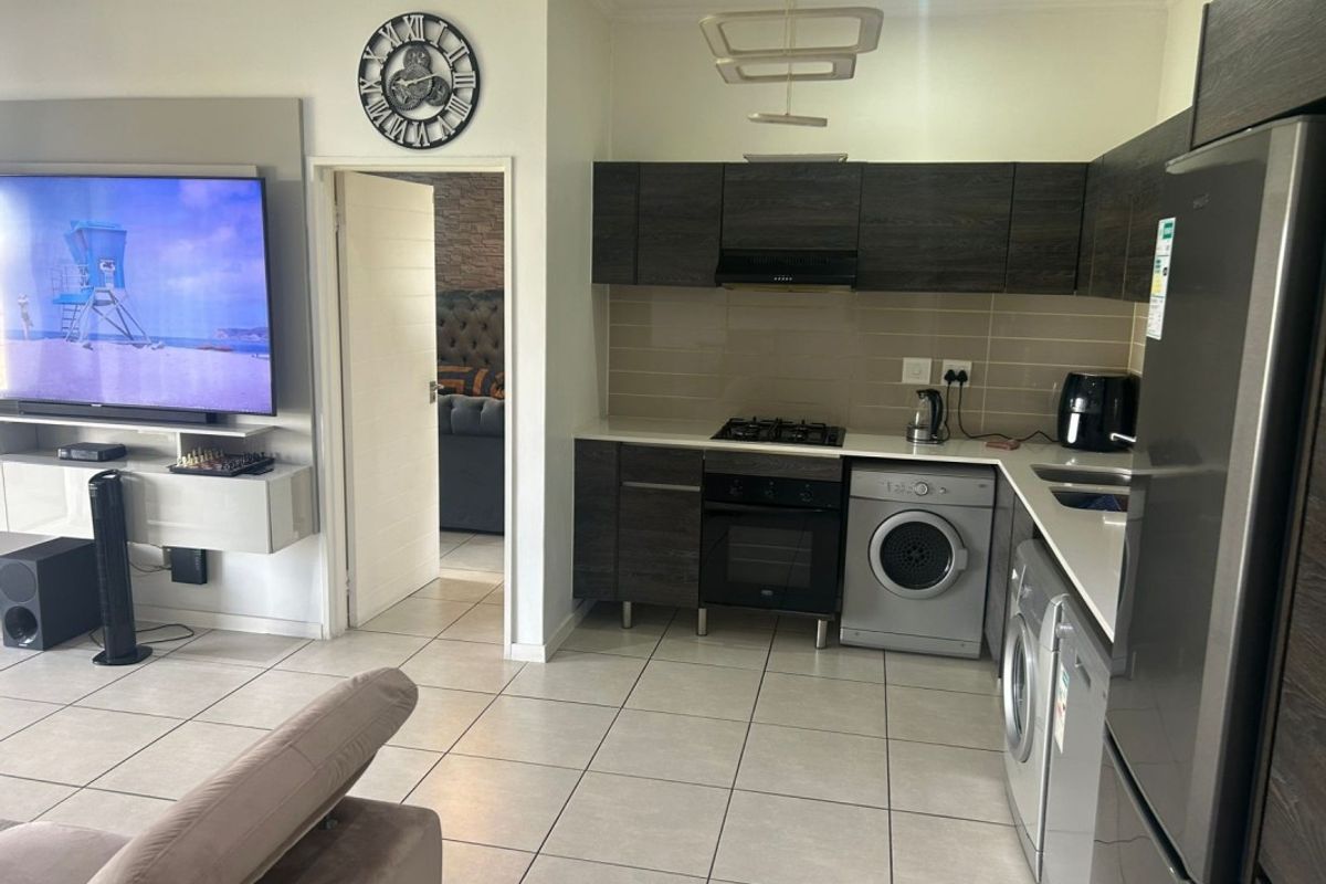 Modern 1 Bedroom Apartment- Lock up and Go - Photo 5