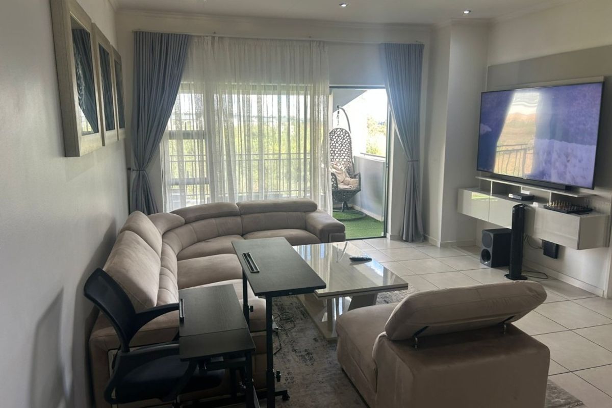 Modern 1 Bedroom Apartment- Lock up and Go - Photo 3