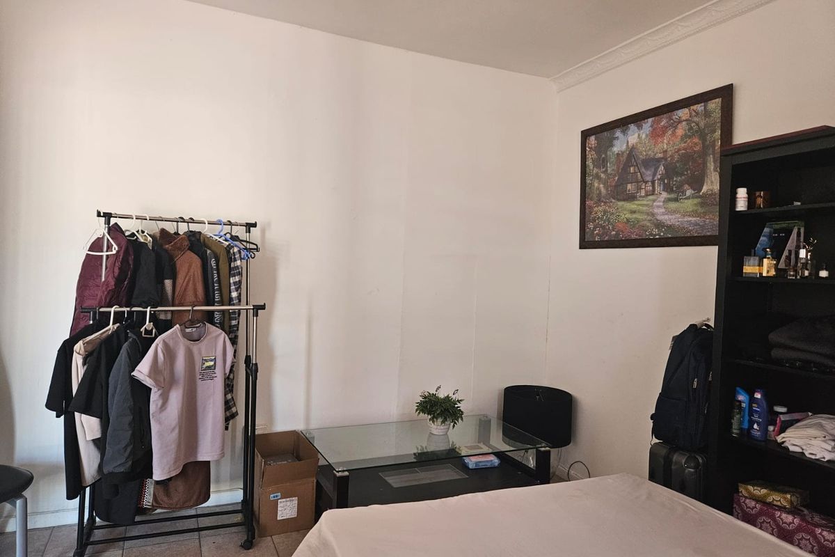 ROOM in a FAMILY HOME available for only one person to occupy. In Zonnebloem Cape Town - Photo 3