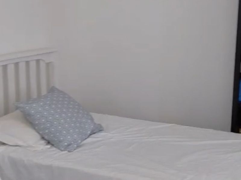 ROOM in a FAMILY HOME available for only one person to occupy. In Zonnebloem Cape Town - Photo 4