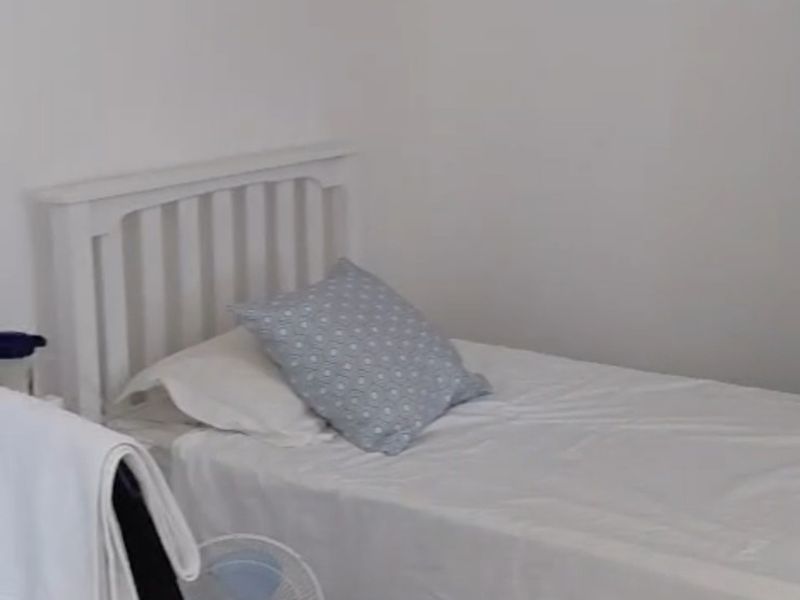ROOM in a FAMILY HOME available for only one person to occupy. In Zonnebloem Cape Town - Photo 5