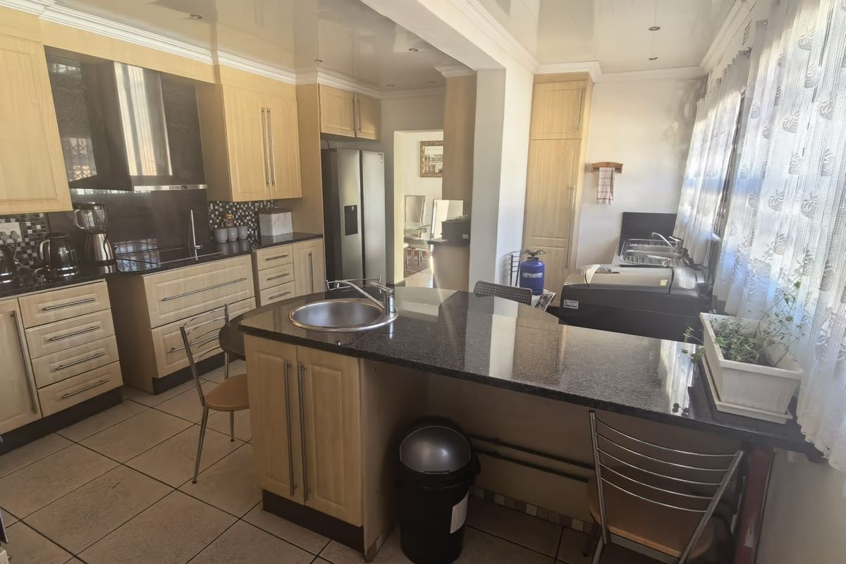 House For Sale in Sunward Park, Boksburg - Photo 4