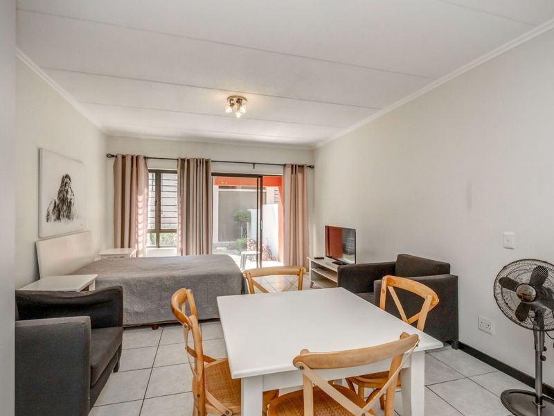 Furnished garden apartment in Cedar Lofts - Photo 3