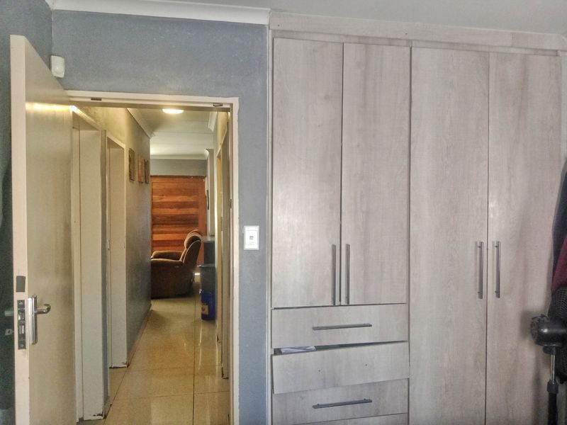 Fully Fitted 3 Bedroom House For Sale in Soshanguve VV, Soshanguve - Photo 9