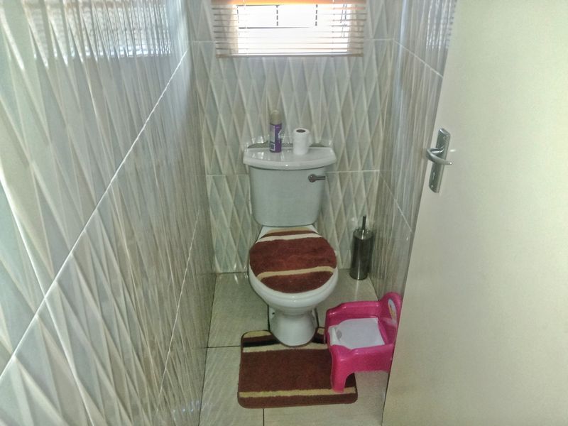 Fully Fitted 3 Bedroom House For Sale in Soshanguve VV, Soshanguve - Photo 7