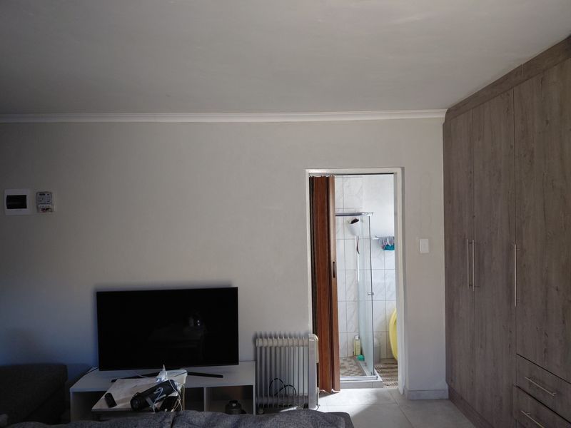 A Bachelor Apartment For Rent Cosmo City Ext 8 - Photo 2