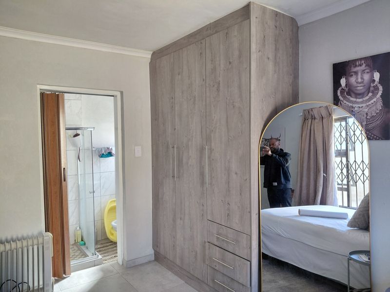 A Bachelor Apartment For Rent Cosmo City Ext 8 - Photo 3